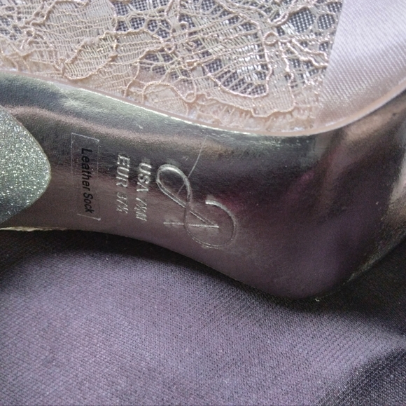 Papell high classic high heels. - Picture 4 of 8